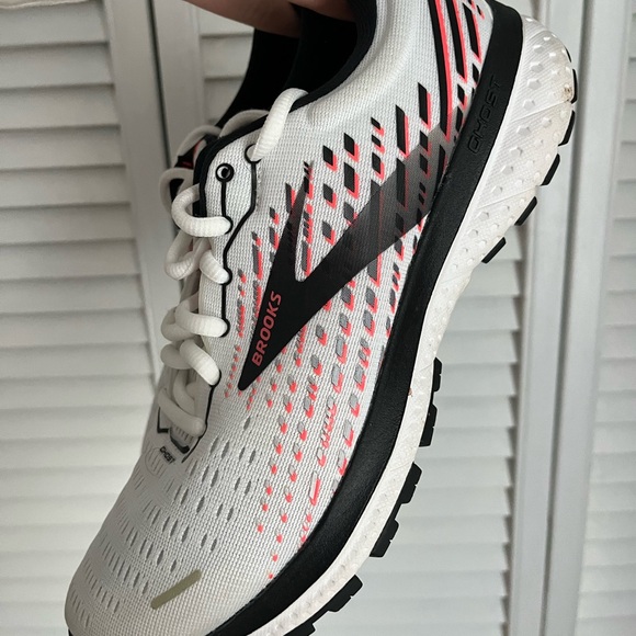 Like New Brooks Ghost Sneakers - Picture 4 of 4